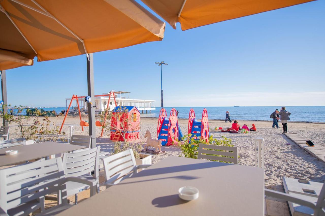 Hotel Zanzi Durrës Exteriör bild