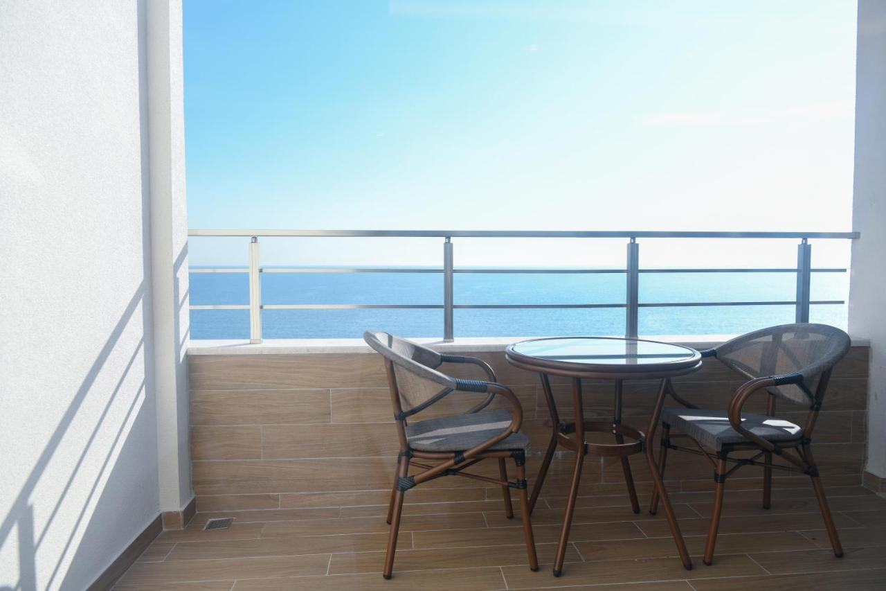 Hotel Zanzi Durrës Exteriör bild