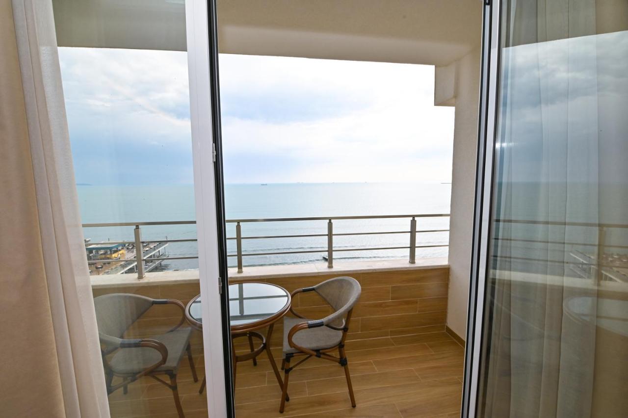 Hotel Zanzi Durrës Exteriör bild