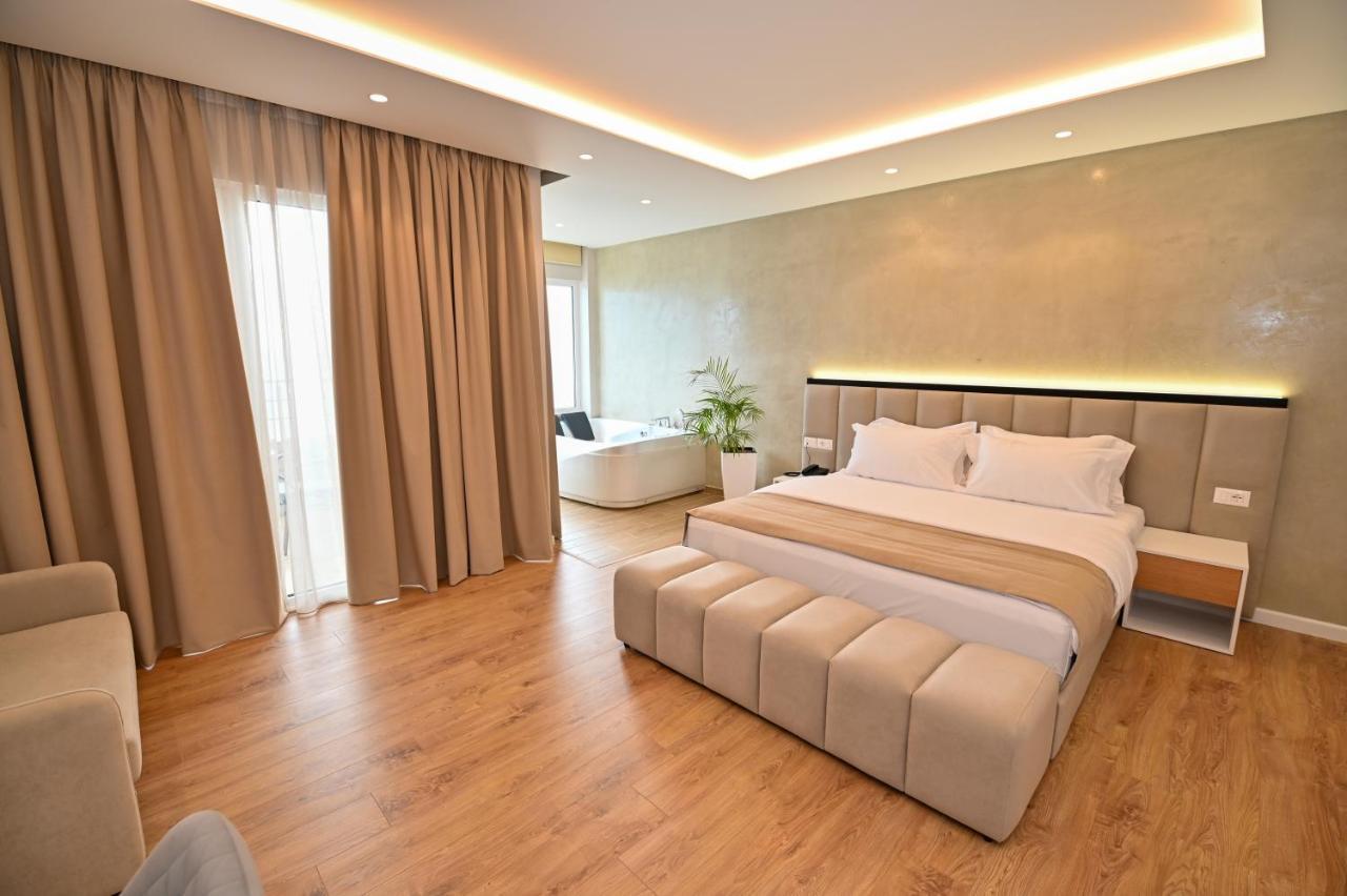 Hotel Zanzi Durrës Exteriör bild