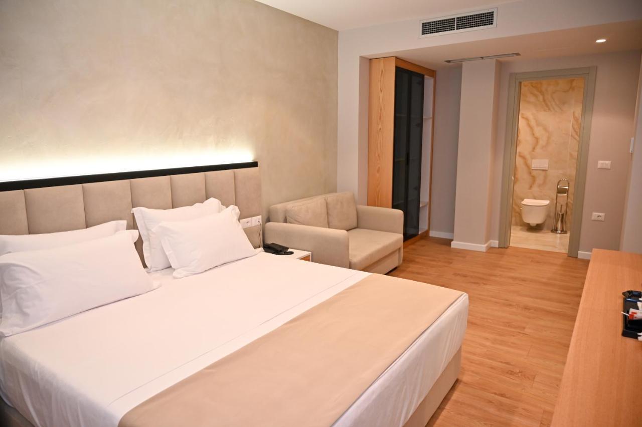 Hotel Zanzi Durrës Exteriör bild