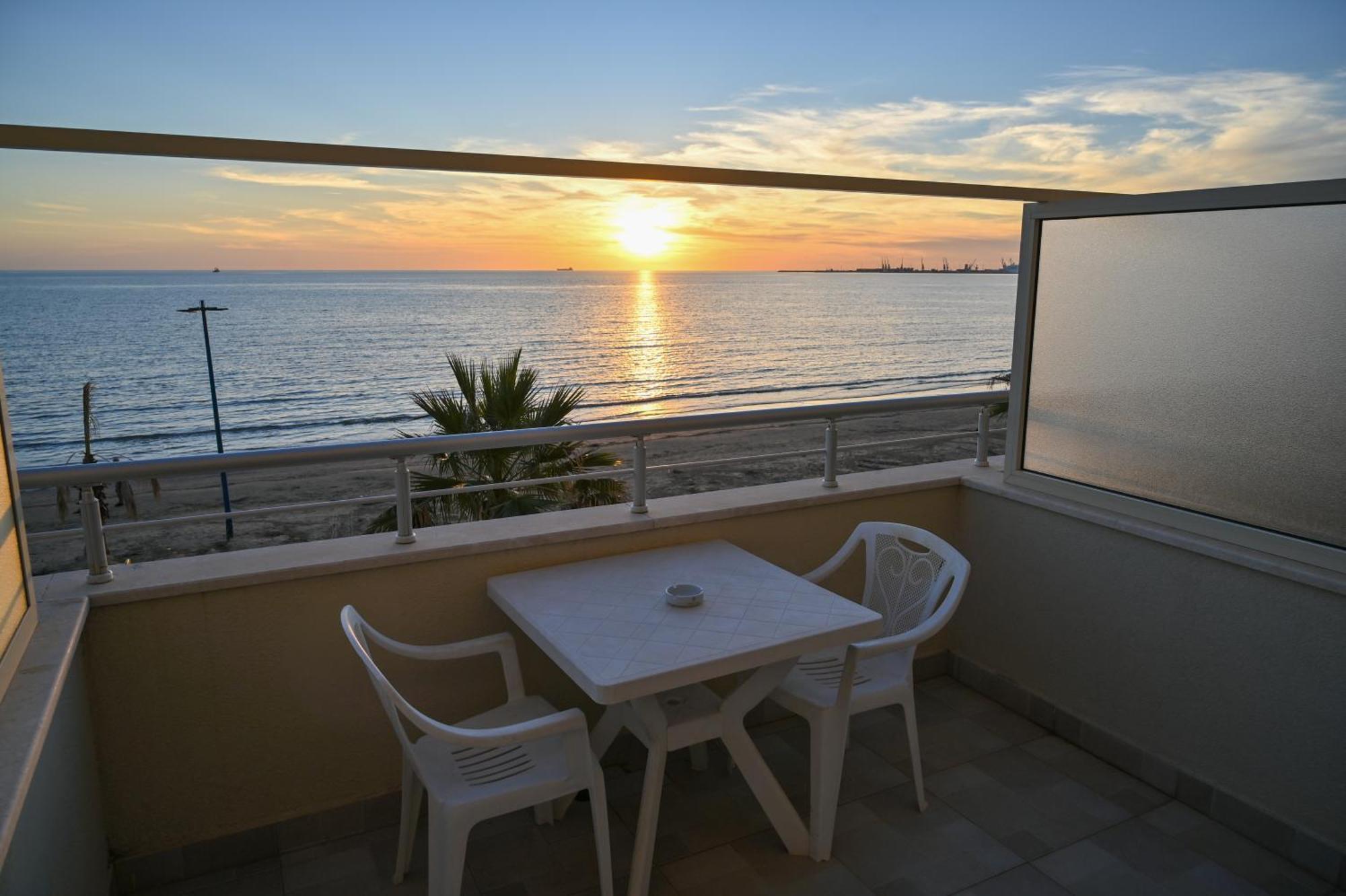 Hotel Zanzi Durrës Exteriör bild