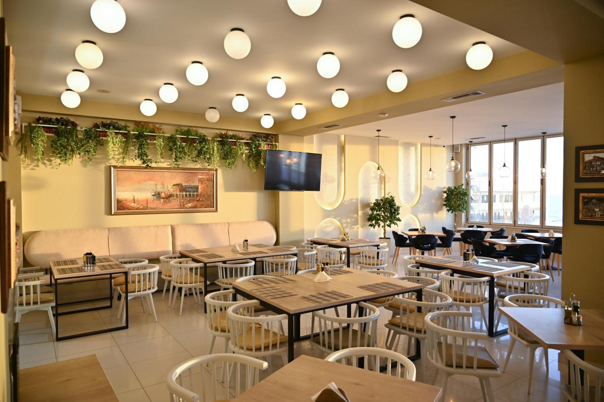 Hotel Zanzi Durrës Exteriör bild
