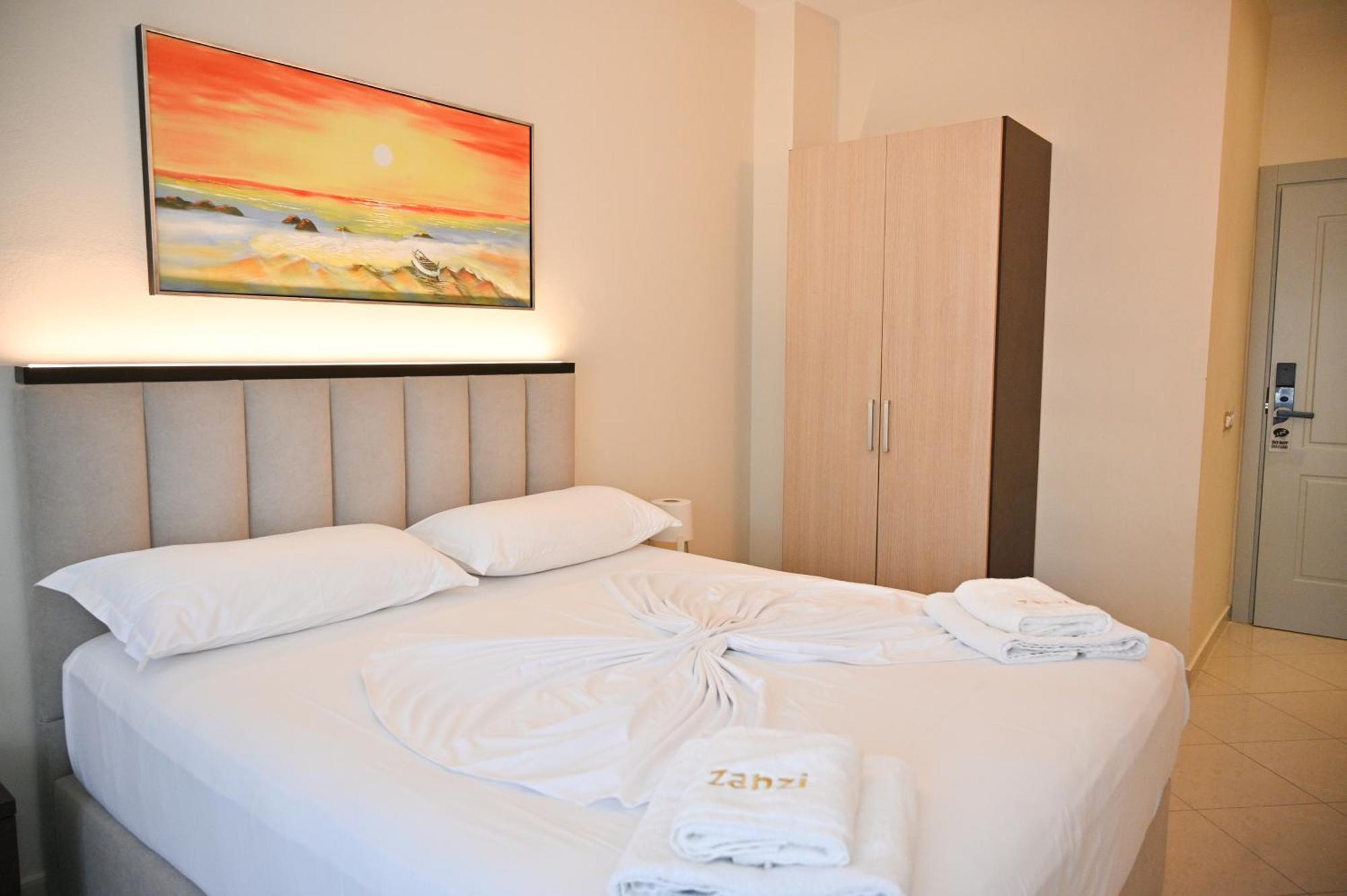 Hotel Zanzi Durrës Exteriör bild