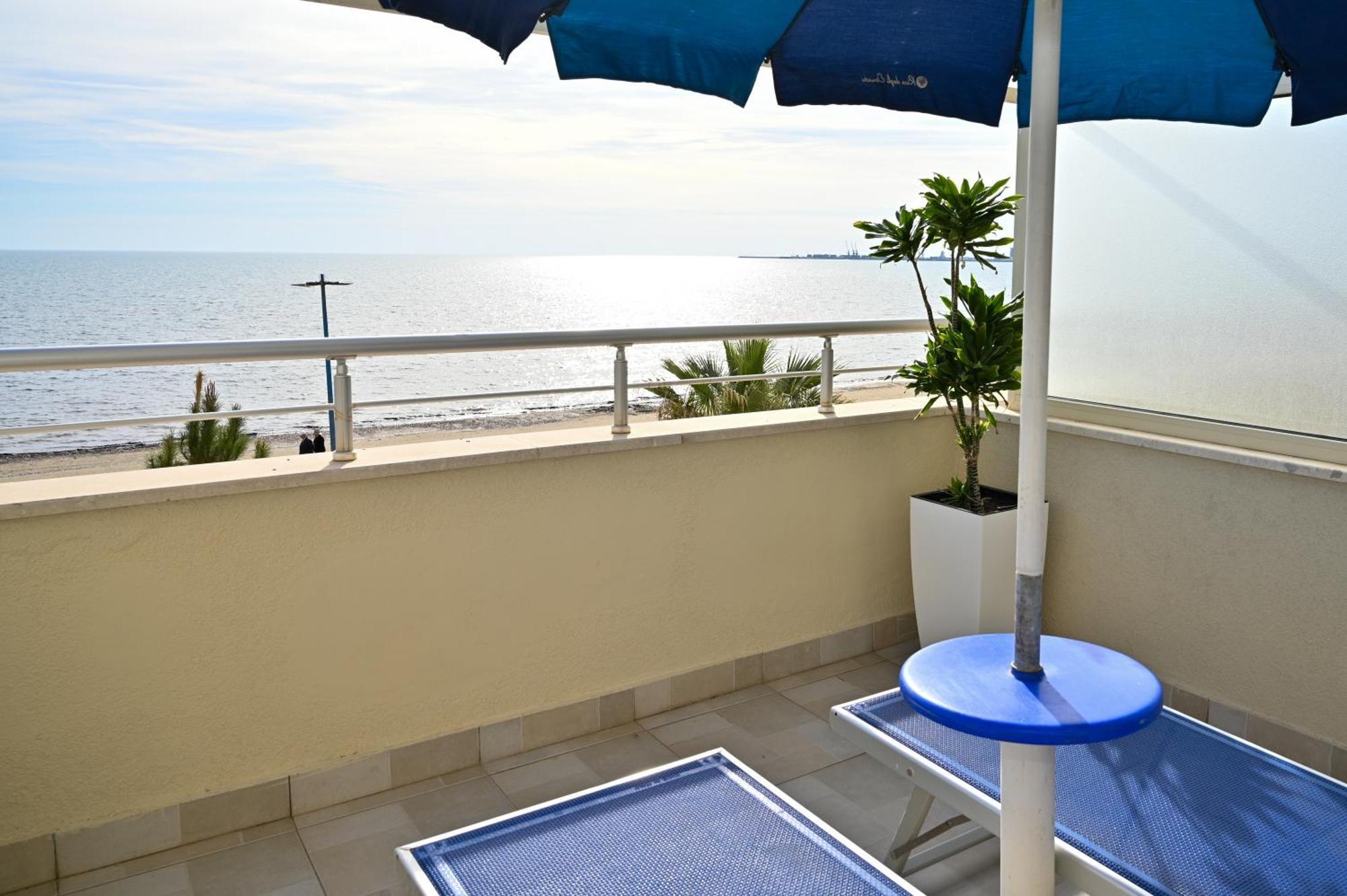 Hotel Zanzi Durrës Exteriör bild