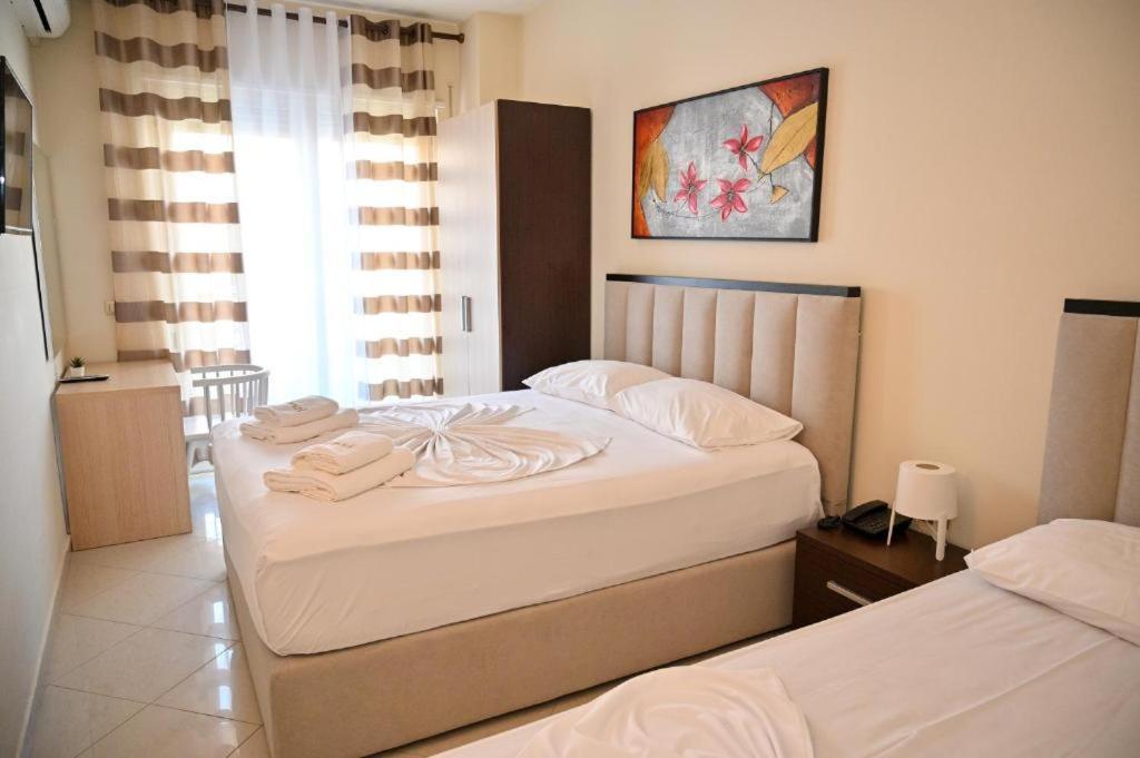 Hotel Zanzi Durrës Exteriör bild